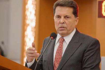 Ahmet Özer'e hapis cezası