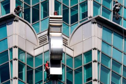 Alex Honnold, "Taipei 101" gökdeleninin tepesine ipsiz çıktı