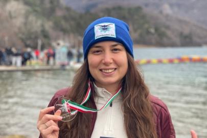 Bengisu Avcı, buz yüzmede Türkiye rekorunu kırdı