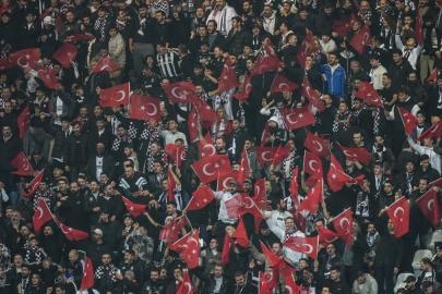 Beşiktaş taraftarından 'yönetim istifa' tepkisi