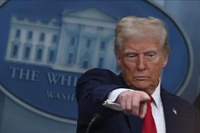 Beyaz Saray'da yapay zekalı Grönland paylaşımı: Penguenleri kucaklayın