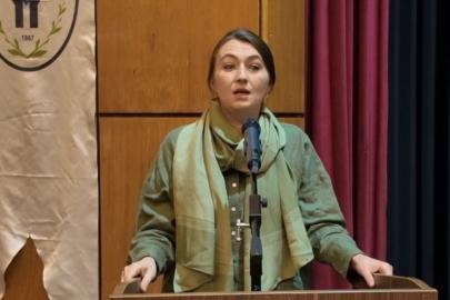 Çayla Kitap Projesi’nde anlamlı buluşma: Emine Şeçeroviç Kaşlı, Rize’de gençlerle bir araya geldi