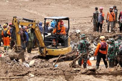 Endonezya'da toprak kaymasında ölenlerin sayısı 34'e çıktı