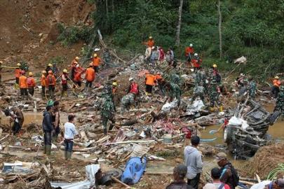 Endonezya'da toprak kaymasında ölü sayısı 25'e çıktı