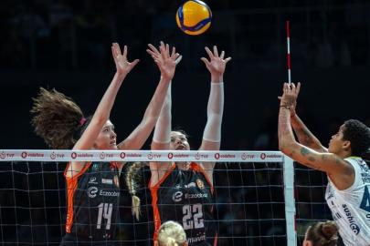 Fenerbahçe, Eczacıbaşı'na şans tanımadı