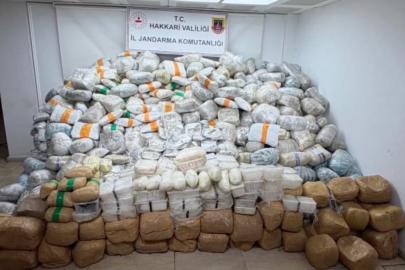 Hakkari'de uyuşturucu operasyonu: 860 kg uyuşturucu madde ele geçirildi