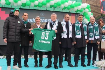 Iğdır'ın yeni stadının açılışını Bakan Osman Aşkın Bak gerçekleştirdi
