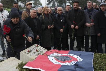 İlhan Cavcav kabri başında anıldı