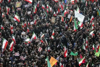 İran'daki olaylarda ölenlerin sayısı 3 bin 300'ü aştı