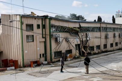 İsrail, işgal altındaki Doğu Kudüs'te UNRWA merkezini yıkmaya başladı