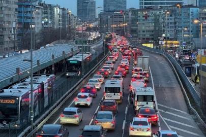 İstanbul'da akşam saatlerinde trafik yoğunluğu yüzde 83'e çıktı