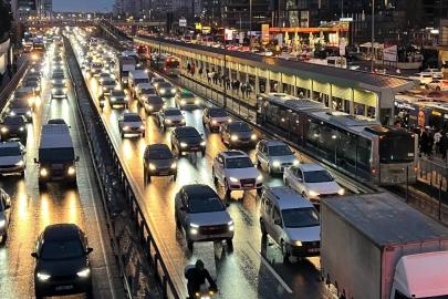 İstanbul'da trafik çilesi sürüyor: Bugün oran yüzde 87