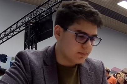 Milli satranççı Yağız Kaan Erdoğmuş Dünya Şampiyonu Gukesh'e kaybetti