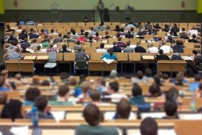 Öğrencilere af yolda