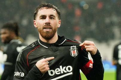 Orkun Kökçü, yine sahneye çıktı