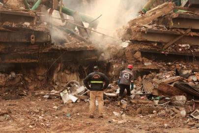 Pakistan'daki AVM yangınında ölü sayısı 28'e yükseldi