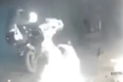 Peru'da bir şahıs dükkanı kundaklamak isterken kendini yaktı