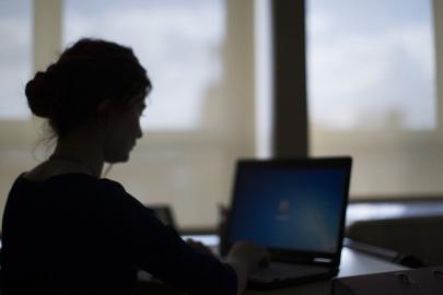 Sözleşmeli personele doğum sonrası 'yarım zamanlı çalışma' hakkı