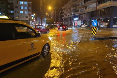 Alanya'da caddeleri su bastı