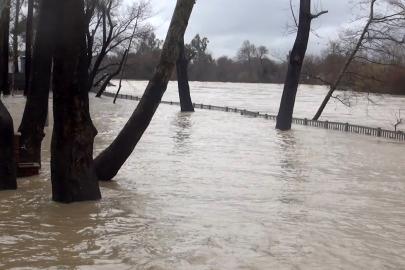 Antalya'yı sağanak vurdu; 7 ilçede okullar tatil edildi (6)