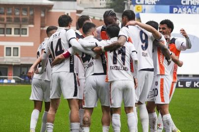 Başakşehir, Eyüpspor'u iki golle geçti