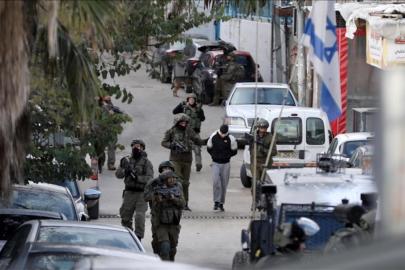 Batı Şeria’da İsrail baskınları: 21 Filistinli gözaltında