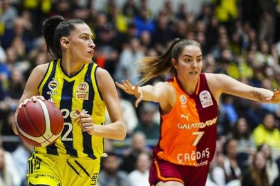 Fenerbahçe, pota derbisinde Galatasaray'ı devirdi