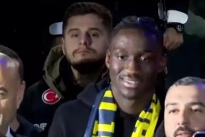 Fenerbahçe'nin yeni transferi Sidiki Cherif, ailesiyle beraber İstanbul'a geldi
