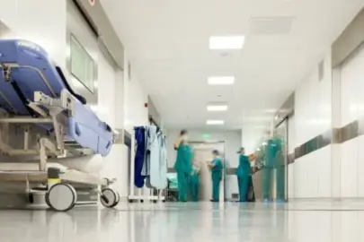 Fransa'da vücuduna mermi soktu