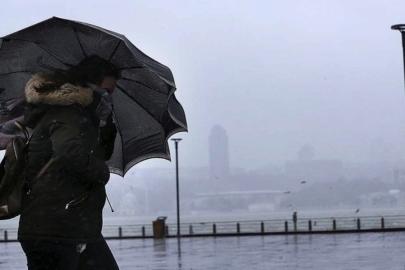 İstanbul'da akşam saatleri için fırtına uyarısı