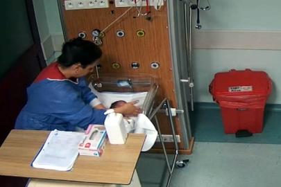 Kahramanmaraş'ta hemşirenin bir başka bebeği daha darbettiği görüntüler ortaya çıktı