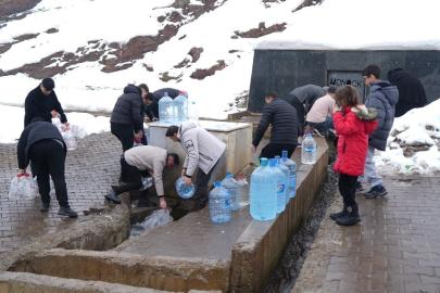 Muş'ta şebeke suyunda bakteri alarmı: Vatandaşlar çeşmelere yöneldi