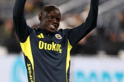 N'Golo Kante, Fenerbahçe taraftarına ilk üçlüsünü çektirdi