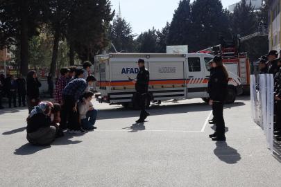 Lisede deprem tatbikatı