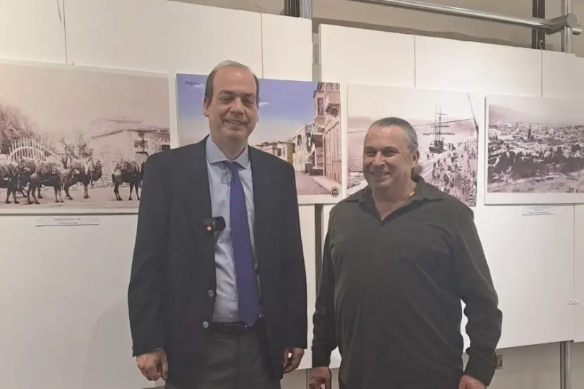 İzmirli koleksiyoner Mert Rüstem'den Yunanistan'da dördüncü sergi Atina'da