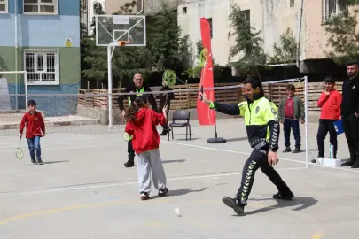 Mardin Yeşilli’de Polis Haftası'nda dostluk maçı