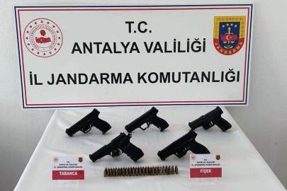 Şok yol uygulamasında 5 ruhsatsız tabanca ele geçirildi