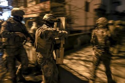Cumhuriyet tarihinin en büyük uyuşturucu operasyonu. 6 ilde uyuşturucu satıcılarına darbe