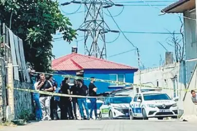 Eşini sokak ortasında bıçaklayarak öldürdü