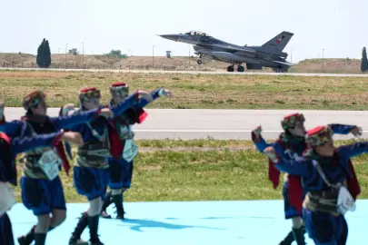 İzmir'de Havacılık Festivali coşkusu: Türk Hava Kuvvetlerinin 115'inci kuruluş yıl dönümü kutlanıyor