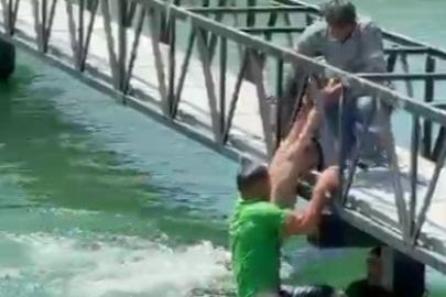 Sulama kanalına giren iki kişi boğulma tehlikesi geçirdi. Böyle kurtarıldılar