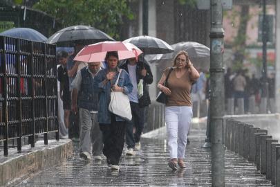 Meteoroloji tarih verip uyardı. Önce kuvvetli sağanak sonra sıcak hava dalgası geliyor