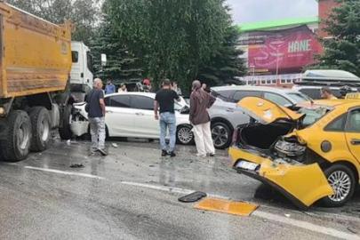 Erzurum'da feci kaza! 10 araç birbirine girdi: 5 yaralı
