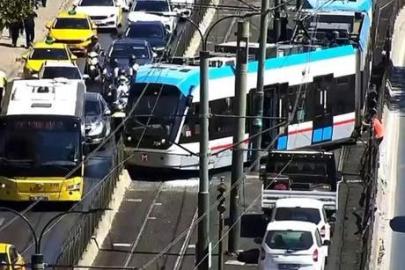 İstanbul'da tramvay raydan çıktı! Ekipler olay yerine sevk edildi