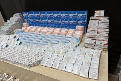 İzmir'de gümrük kaçağı ilaç operasyonunda 6 şüpheli yakalandı