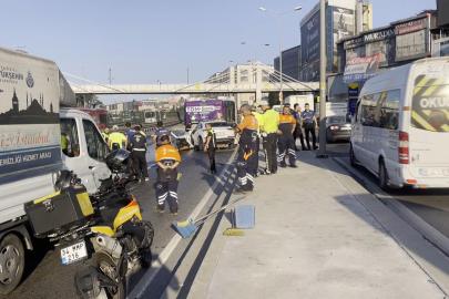 Küçükçekmece'de korkunç kaza. Otobüse çarpan otomobilde üç kişi öldü