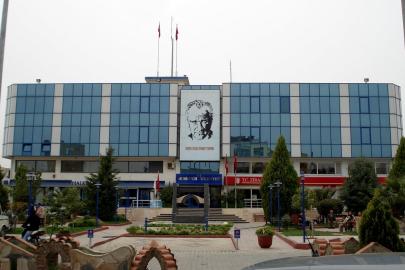 Menderes Belediyesi'ne operasyon. Başkan İlkay Çiçek dahil 21 kişi gözaltında