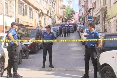 Son dakika... Fatih’te aile faciası! Emekli polis eşi ve çocuğunu öldürdü