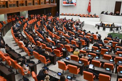 Terörsüz Türkiye yasası TBMM'de kabul edildi. Siyasilerden birlik mesajı