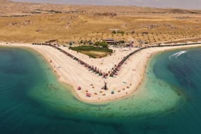 Van'ın saklı cenneti keşfedildi! Turkuaz suyu ve bembeyaz sahiliyle gören 'Maldivler' sanıyor